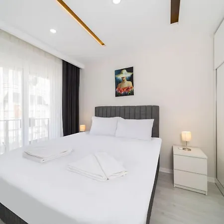 Appartement Lovely With Central Location Walking Distance To Beach In Muratpasa,