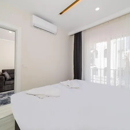 Lovely With Central Location Walking Distance To Beach In Muratpasa, Appartement