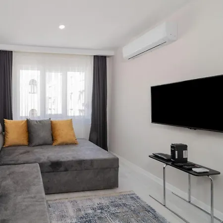 Lovely With Central Location Walking Distance To Beach In Muratpasa, Appartement *